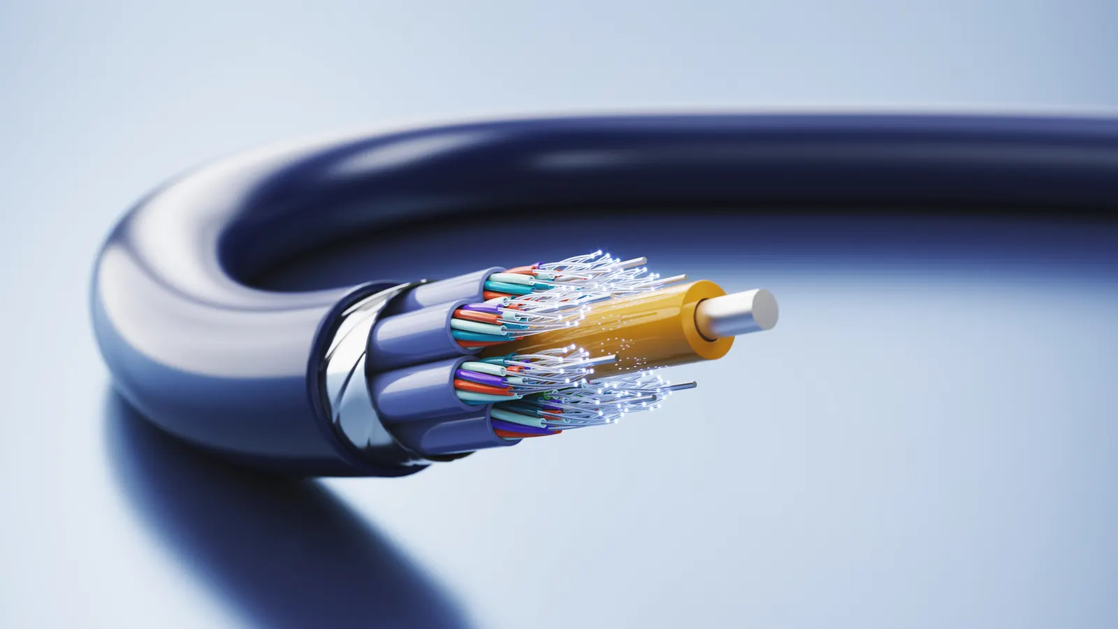 Fiberoptisk kabel i nærbilde – fiberbredbånd til bedrift