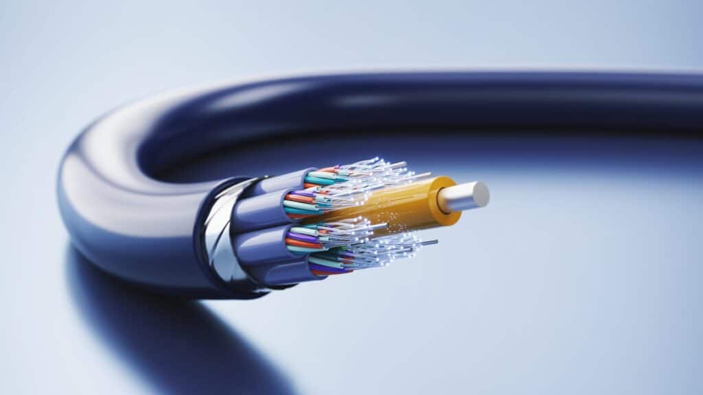 Fiberkabel i nærbilde – fiberbredbånd til bedrift